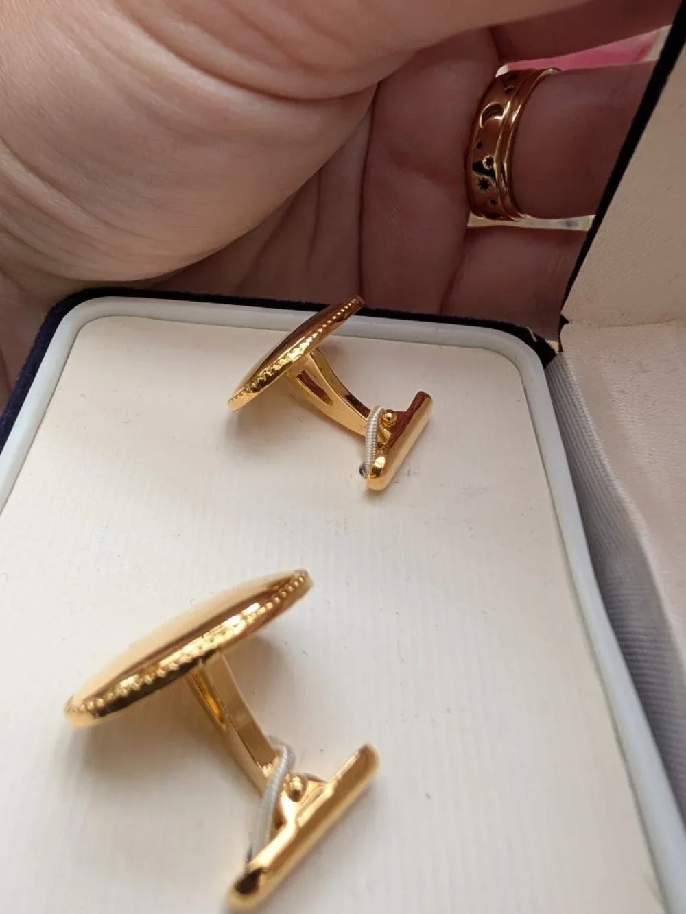 Roundtree & Yorke deadstock vintage gold tone circle cuff links